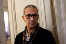 L'écrivain et journaliste algérien Kamel Daoud lors d'une conférence de presse à Paris, le 11 décembre 2024.