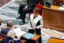 La ministre de l'Agriculture Annie Genevard s'exprime lors d'une séance à l'Assemblée nationale à Paris, le 8 avril 2026.