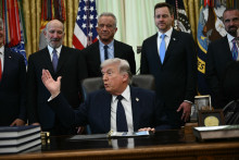 Donald Trump prend la parole dans le Bureau ovale de la Maison Blanche à Washington, le 23 avril 2026.