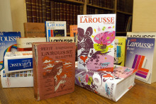 Plusieurs éditions du "Petit Larousse" photographiées le 18 juin 2004 au siège social des Editions Larousse, à Paris.