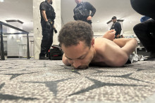 Donald Trump a posté une photo de l'assaillant présumé du diner de l'association des correspondants de la Maison Blanche, samedi 25 avril, sur son réseau Truth.