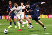 Michael Olise et Khvicha Kvaratskhelia lors de PSG-Bayern en phase régulière de Ligue des champions, le 4 novembre 2026 au Parc des Princes.