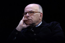 L'ancien Premier ministre français Bernard Cazeneuve au Théâtre de la Cité internationale à Paris, le 11 avril 2026.
