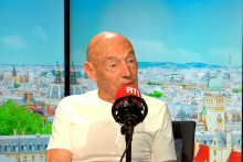 Pierre est devenu papa à 91 ans. Dans "Un jour, une vie", il explique comment il vit sa paternité avec sa compagne de 39 ans.
