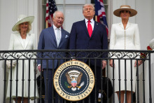 La reine Camilla, le roi d'Angleterre Charles III aux côtés de Donald et Melania Trump, le 28 avril 2026 à la Maison Blanche aux Etats-Unis