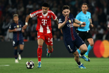 Luis Diaz et Khvicha Kvaratskhelia au duel lors de la demi-finale aller de légende remportée par le PSG contre le Bayern Munich en Ligue des champions, le 28 avril 2026 au Parc des Princes.