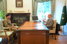 Shehbaz Sharif, le premier ministre du Pakistan et le chef des armées Syed Asim Munir  lors des négociations entre les Etats-Unis et l'Iran, à Islamabad, le 9 avril 2026