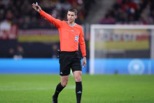 L'arbitre français François Letexier, ici lors de la rencontre des éliminatoires entre l'Allemagne et la Slovaquie à Leipzig le 17 novembre 2025, officiera lors de la Coupe du monde cet été.