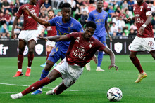 Le FC Metz est relégué en Ligue 2 après sa défaite face à l'AS Monaco, le 2 mai 2026