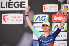 Paul Seixas sur le podium de Liège-Bastogne-Liège, le 26 avril 2026