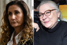 Josiane Balasko (à droite) prend la parole pour défendre Coline Berry (à gauche)