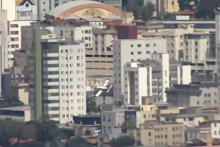 Un petit avion avant de se crasher près de Belo Horizonte au Brésil, le 4 mai 2026.