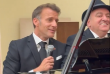 Emmanuel Macron chante "La Bohème" en Arménie.