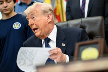 Donald Trump dans le bureau oval de la Maison Blanche à Washington aux Etats-Unis le 5 mai 2026