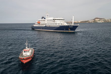 Le bateau de croisière MV Hondius, au large du port de Praia, au Cap-Vert, le 6 mai 2026.