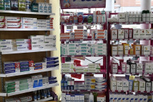 Un rayon de dentifrice dans une pharmacie à Paris (photo d'illustration).