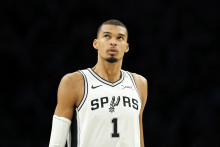 Victor Wembanyama lors du quatrième match contre les Minnesota Timberwolves, au Target Center, le 10 mai 2026 à Minneapolis, Minnesota.