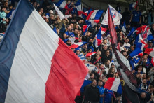 Les supporters de l'équipe de France au Parc des Princes en marge du match contre l'Ukraine lors des éliminatoires de la Coupe du monde, le 13 novembre 2025. (Illustration)