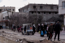 Des Palestiniens fuyant la ville de Jénine en Cisjordanie le 23 janvier 2025