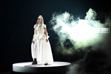 La chanteuse Monroe, qui représente la France avec la chanson "Regarde !", se produit lors d'une répétition générale en vue de la deuxième demi-finale de l'Eurovision à Vienne, le 13 mai 2026.