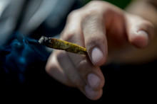 Un fumeur de cannabis (illustration)