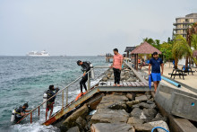 Aux Maldives, les autorités recherchent les corps de 4 plongeurs italiens, en mai 2026