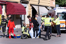 Une voiture a foncé sur des piétons faisant sept blessés à Modène (Italie) le 16 mai 2026.