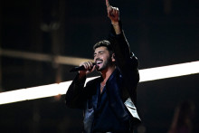 Le chanteur israélien Noam Bettan interprète "Michelle" le 16 mai 2026 lors de la finale de l'Eurovision
