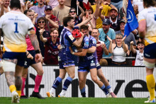 Louis Bielle-Biarrey célèbre après avoir marqué le quatrième essai de l'UBB lors de la finale de la Coupe des champions européens  entre l'Union Bordeaux Belges et le Leinster, le 23 mai 2026.