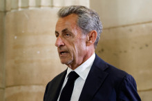 L'ancien président français Nicolas Sarkozy retourne au tribunal lors du dernier jour de son procès en appel, le 27 mai 2026.