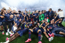 Les joueurs du PSG célèbrent leur deuxième titre de champions d'Europe après leur victoire contre Arsenal en finale de la Ligue des champions, le 30 mai 2026