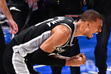 Victor Wembanyama célèbre avec les Spurs de San Antonio le 30 mai 2026, qui iront en finale NBA.