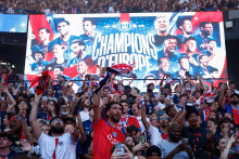 Les fans du PSG au Parc des princes à Paris, le 30 mai 2026.