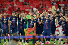 Les joueurs du Paris Saint-Germain célèbrent la victoire de leur équipe en finale de la Ligue des champions de l'UEFA, face à Arsenal, à la Puskás Arena de Budapest, le 30 mai 2026.