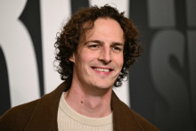 L'humoriste français Paul de Saint Sernin pose avant la projection du film "Marty Supreme" au cinéma Grand Rex à Paris, le 3 février 2026.