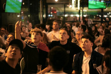 Des fans de l'équipe de France réunis dans un bar à Paris lors du dernier Euro, le 9 juillet 2026.