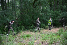 Le 2 juin 2026, des gendarmes français participent aux recherches de Lyhanna, une collégienne de 11 ans disparue depuis le 29 mai 2026 à Fleurance, dans le sud-ouest de la France.