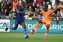 Ibrahima Konaté au duel avec Yan Diomandé lors de France-Côte d'Ivoire avant la Coupe du monde, le 4 juin 2026 au stade de la Beaujoire.