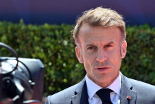 Le président français Emmanuel Macron fait une déclaration à la presse à son arrivée à Porto Montenegro, à Tivat, le 5 juin 2026, en amont du sommet UE-Balkans occidentaux.
