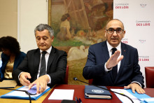 Gérald Darmanin et Laurent Nuñez lors de l’audition concernant l’affaire Lyhanna devant la commission des lois du Sénat le 9 juin 2026.
