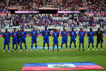 Les joueurs d'Haïti chantant leur hymne avant un amical de préparation à la Coupe du monde contre le Pérou, le 5 juin 2026 à Miami.