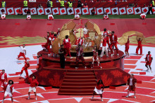 Sanjoy, Vegedream et Nora Fatehi  lors de la cérémonie d'ouverture précédant la Coupe du monde de la FIFA 2026 au Canada, le 12 juin 2026.