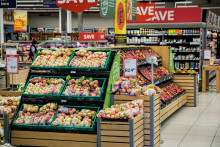 Les rayons d'un supermarché. (Illustration)