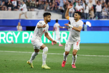 Les joueurs iraniens Mehdi Taremi et Mohammad Mohebbi lors du match face à la Nouvelle-Zélande le 15 juin 2026 à Los Angeles.