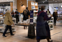 Des clients dans le BHV Marais le 8 janvier 2025