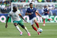 Le défenseur sénégalais Kalidou Koulibaly et l'attaquant français Kylian Mbappé lors du match entre la France et le Sénégal au New York/New Jersey Stadium à East Rutherford le 16 juin 2026.