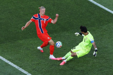Erling Haaland de la Norvège inscrit le deuxième but de son équipe lors du match opposant l'Irak à la Norvège au Boston Stadium le 16 juin 2026 à Foxborough, Massachusetts.