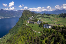 Une photo aérienne prise le 10 mai 2024 montre la station de Burgenstock surplombant le lac des Quatre-Cantons.