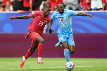 Nuno Mendes et Aaron Wan-Bissaka au duel lors de Portugal-RDC à la Coupe du monde, le 17 juin 2026 à Houston.