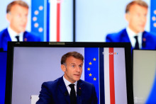 Emmanuel Macron accorde une interview à France Télévisions, depuis l'Elysée, le 18 juin 2026.